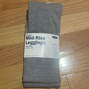*NWT* Old Navy Women’s Mid-Rise Leggings (size XS)